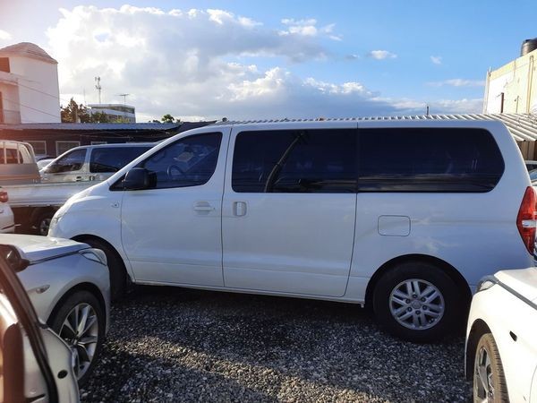 jeepetas y camionetas - HYUNDAI GRAND STAREX 2018DESDE: RD$1,450,000
