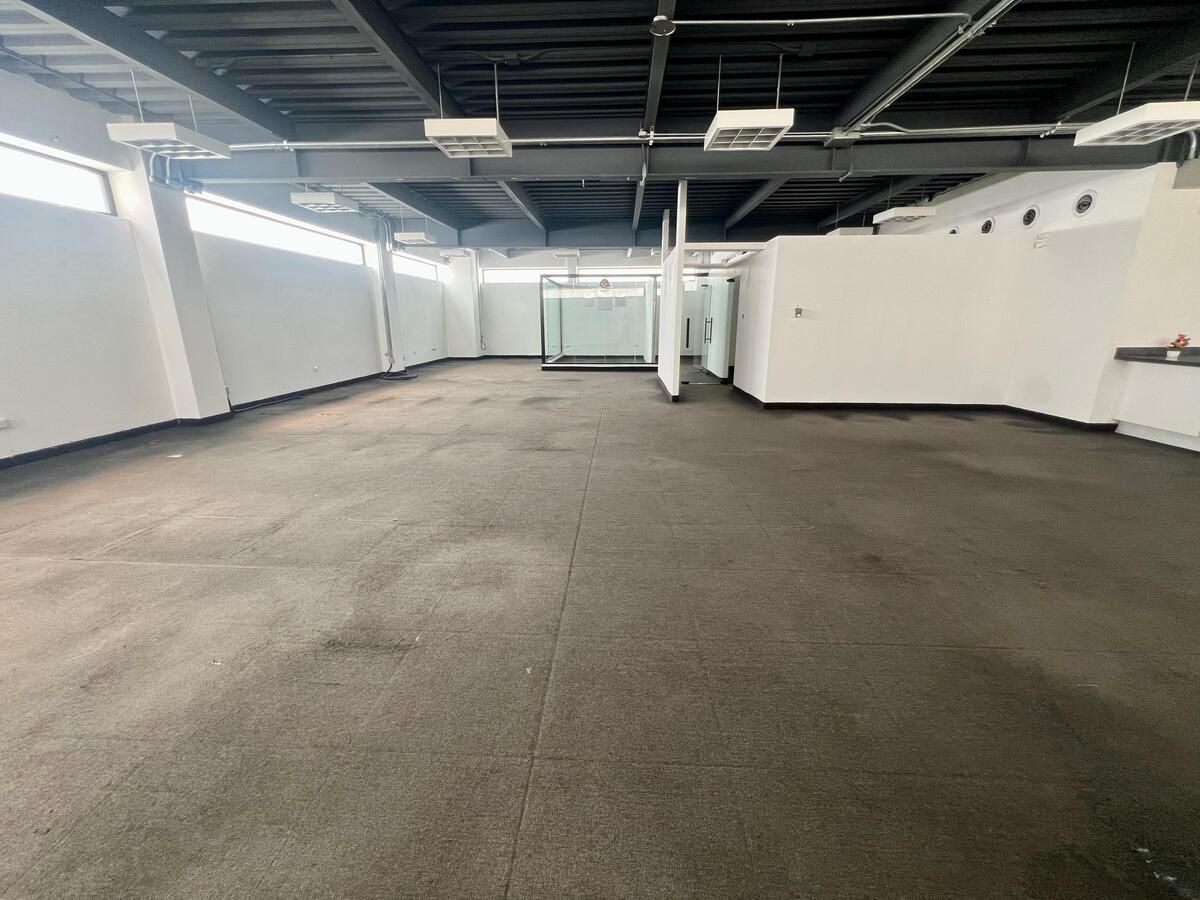 oficinas y locales comerciales - 🔵Alquilo Local 255 mts  2do piso en Paraiso  5