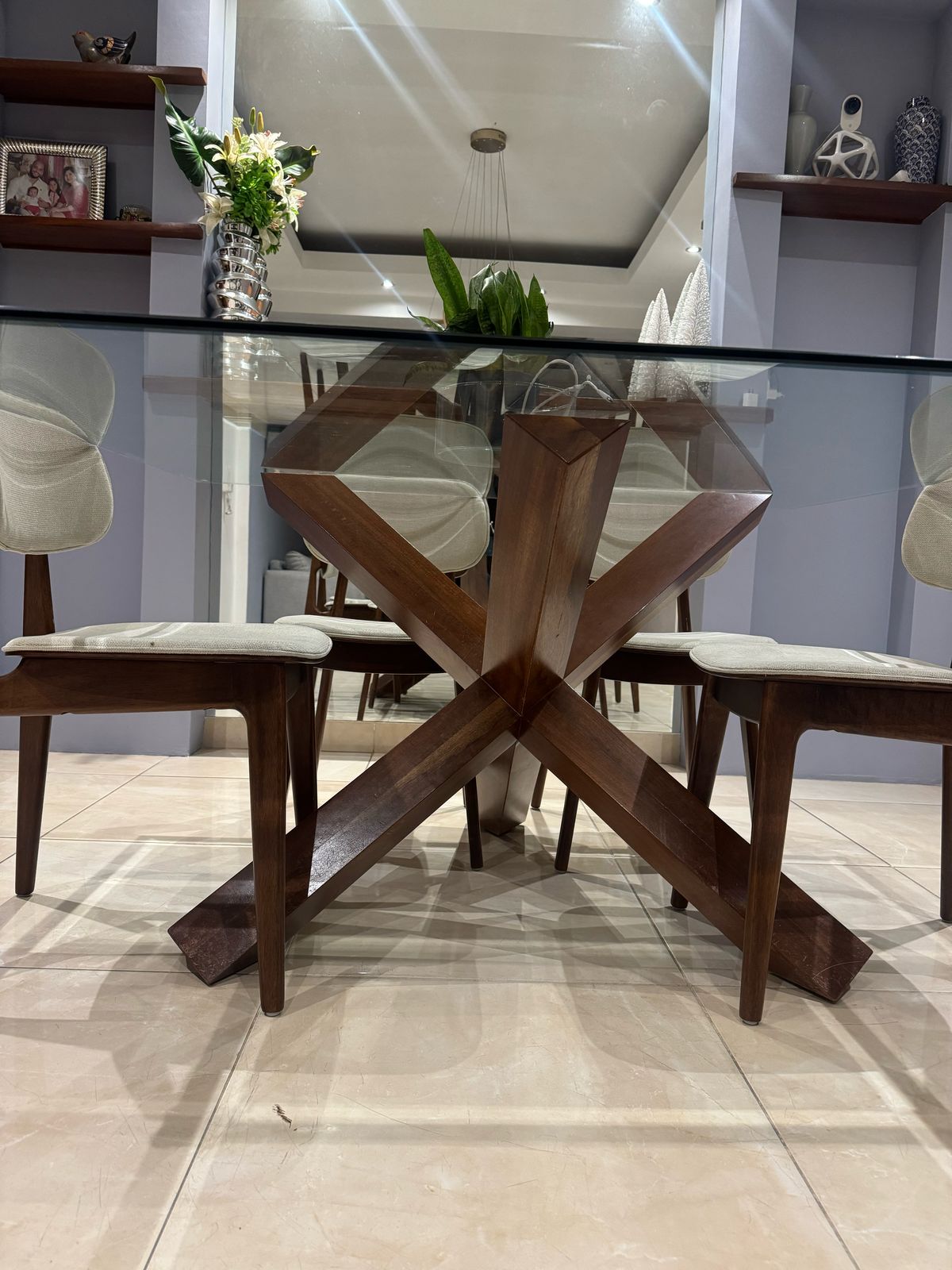 muebles y colchones - Mesa de cristal con sus sillas 