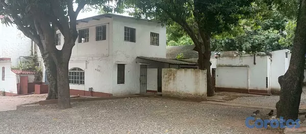 solares y terrenos - Venta de Casa o solar en la Av. Simon Bolivar 4