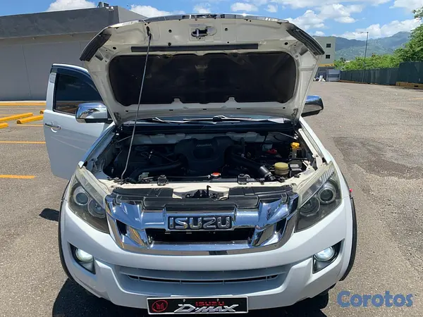 jeepetas y camionetas - Isuzu dmax LS 3.0 11
