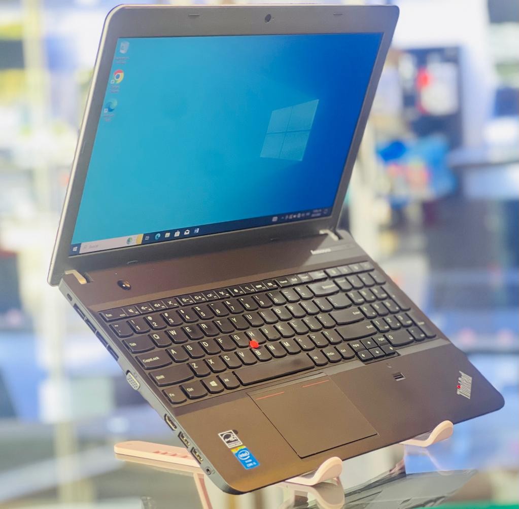 computadoras y laptops - Laptop Lenovo thinkpad E540 core i5 4gen 2.50GHz 8GB Ram 128 GB SSD  1