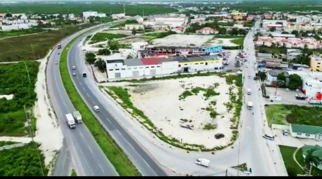 solares y terrenos - SE VENDE     EN   EL  BOULEBARD TURISTICO   7,600 METROS     
        3