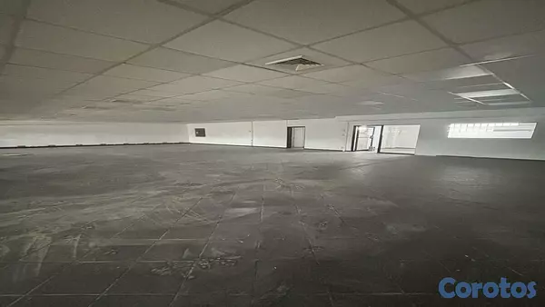 oficinas y locales comerciales - Alquiler Local Comercial Naco 2do piso 150Mts 5