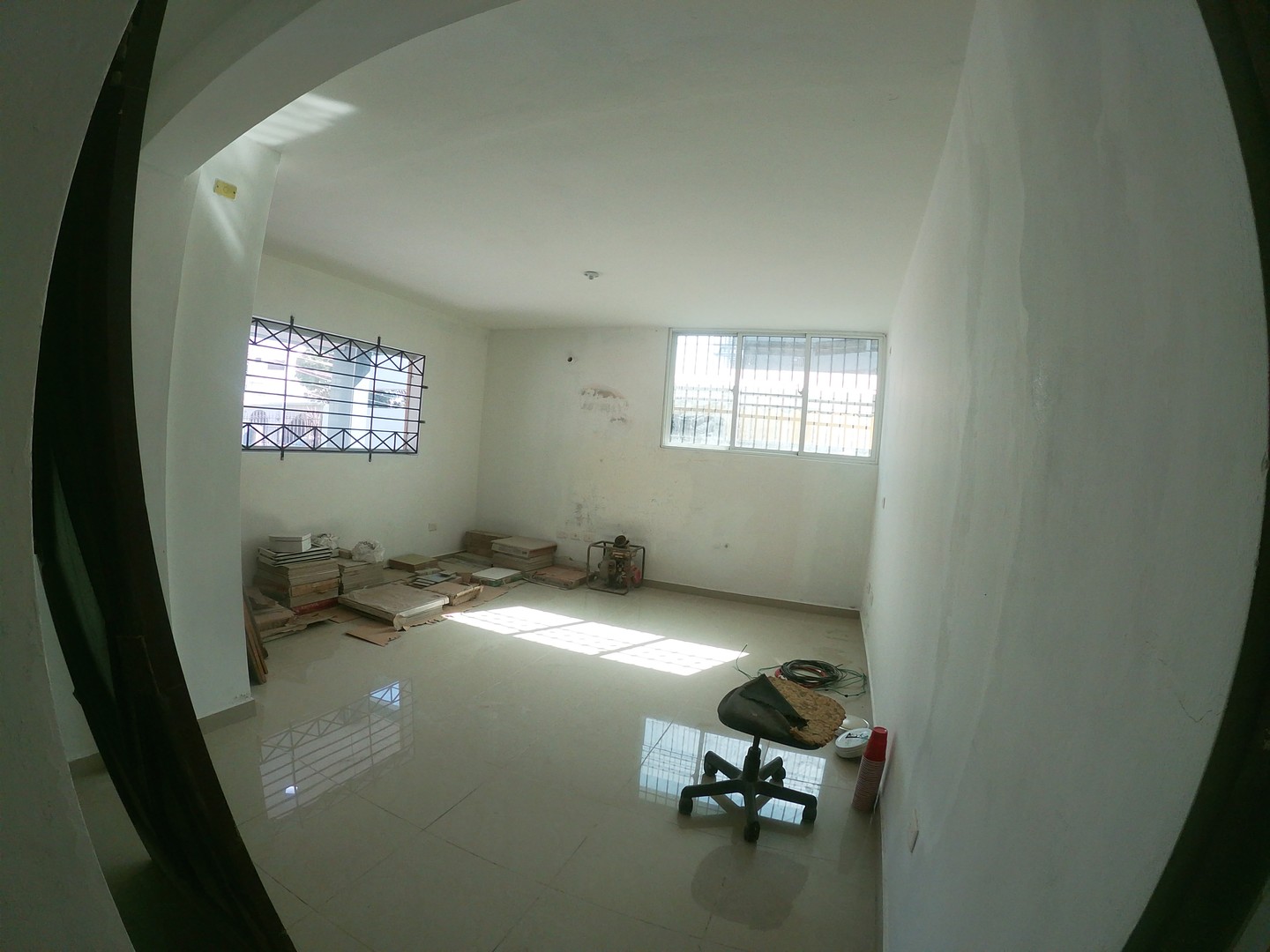 oficinas y locales comerciales - Alquilo local 295 mts 1er   piso en el vergel próximo al canal 11 4