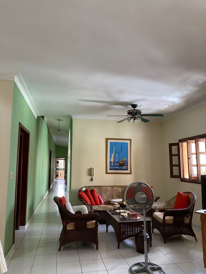 casas - Venta, propiedad de 2 niveles próximo al Malecón Center, Santo Domingo 2