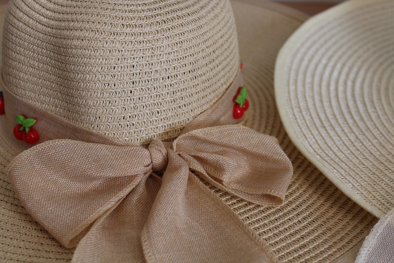 ropa para mujer - Sombrero Personalizado con temática de fresas , cherry y piña 6