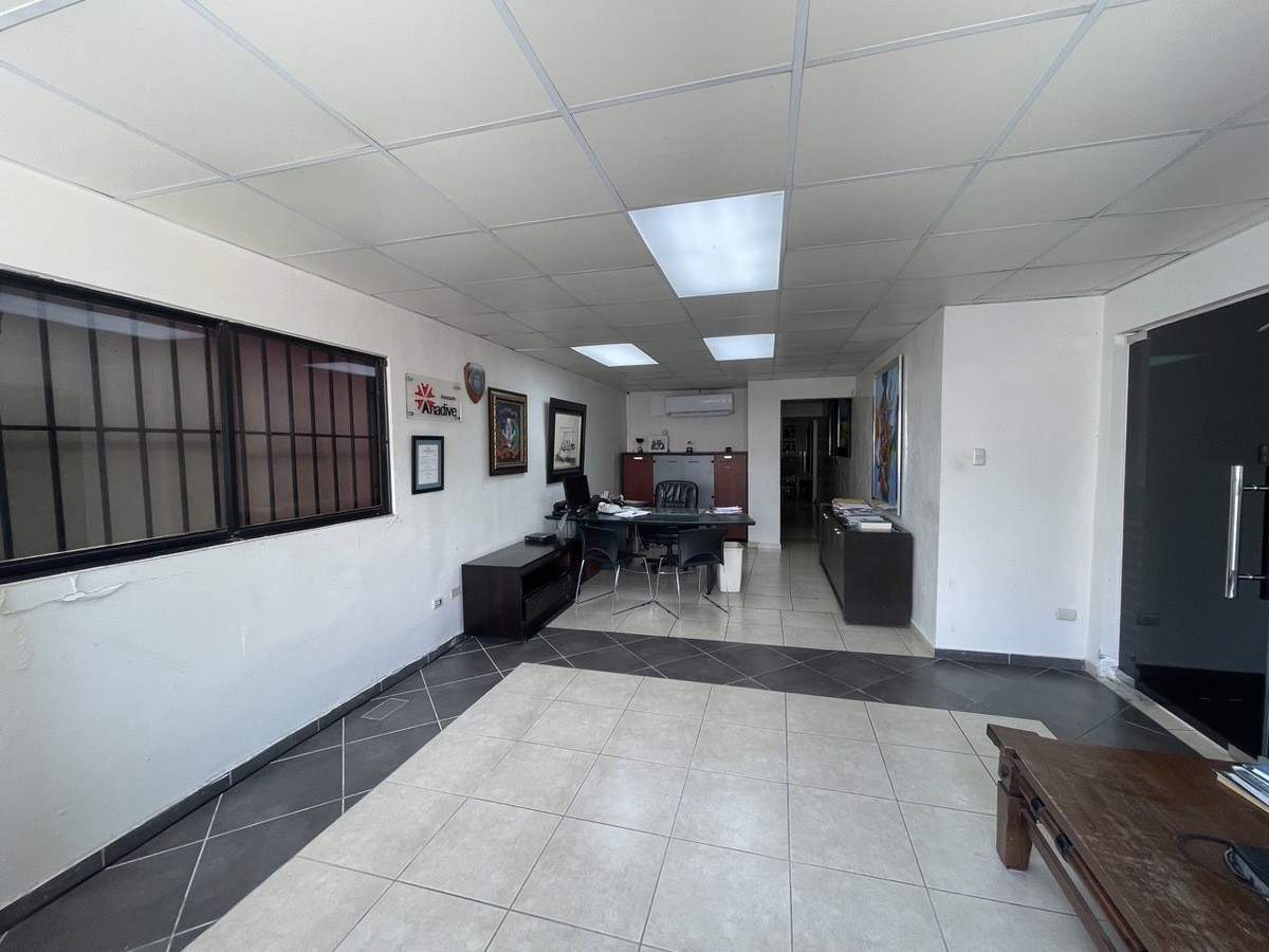 oficinas y locales comerciales - 🔵Alquilo local comercial 300 mts en la 27 de febrero  para showroom, dealer 6