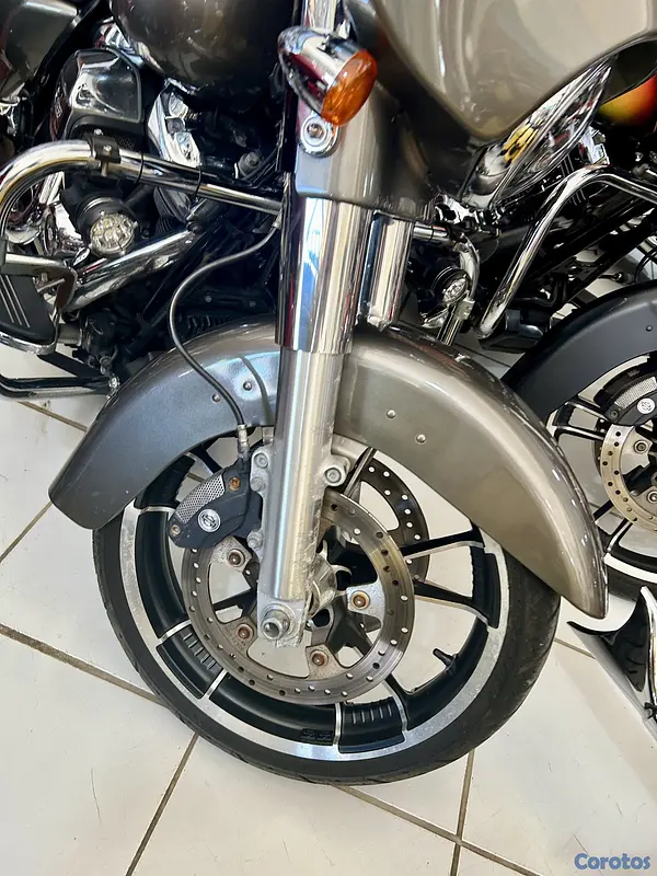 motores y pasolas - Harley Davidson Street Glide año 2017 6