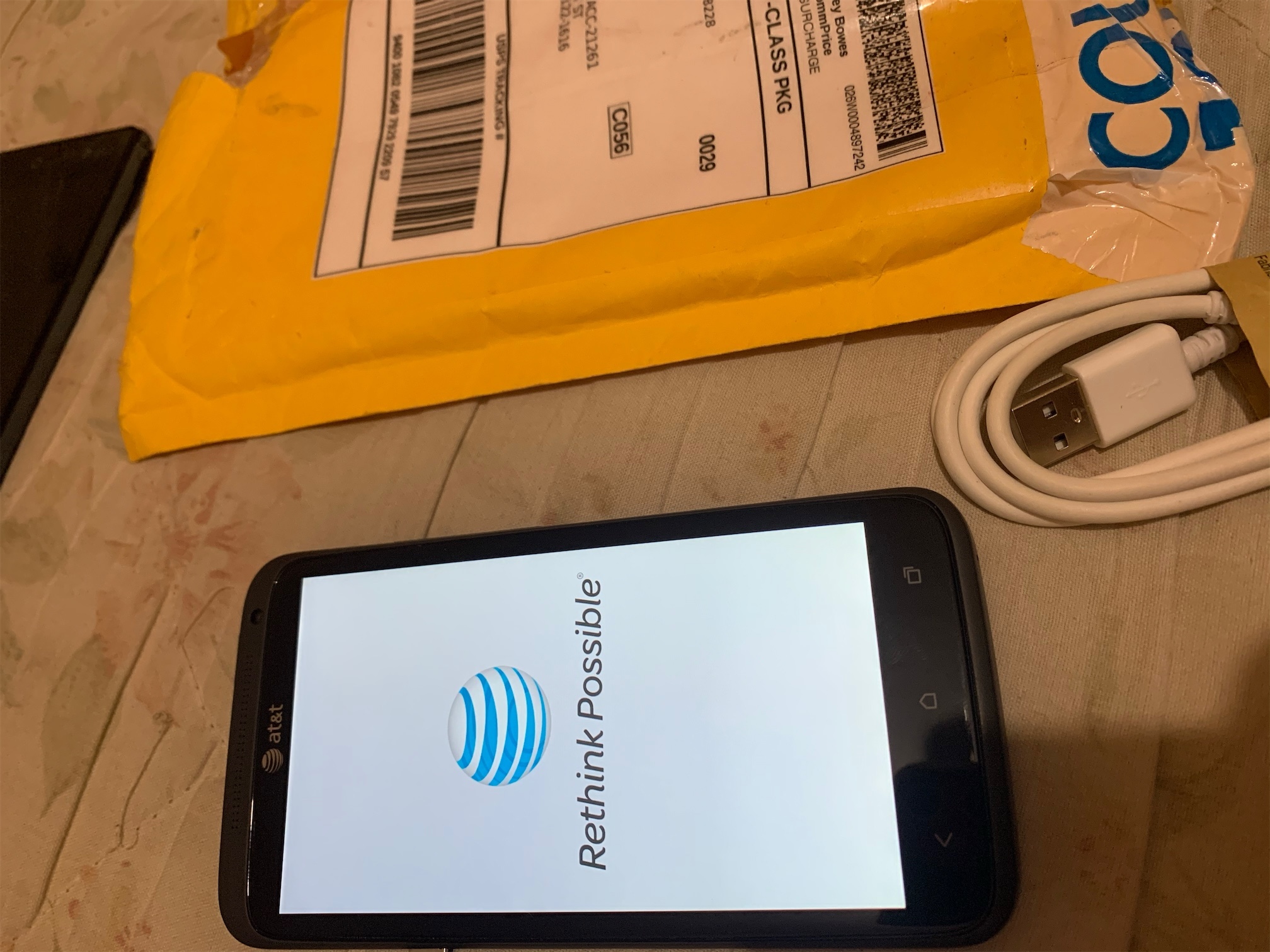 celulares y tabletas - HTC One en 2500 maquito para estar comunicado