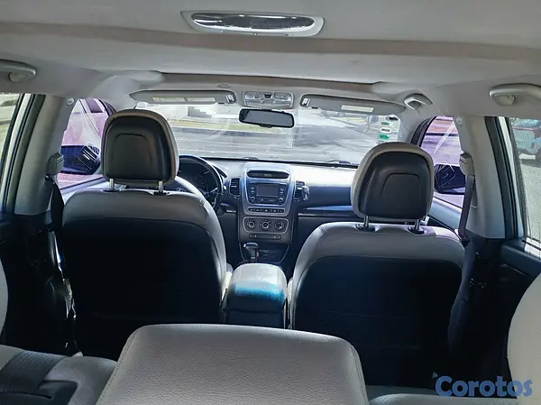jeepetas y camionetas - KIA SORENTO LX LIGERAMENTE NEGOCIABLEContacto.Yvette Reyes  5
