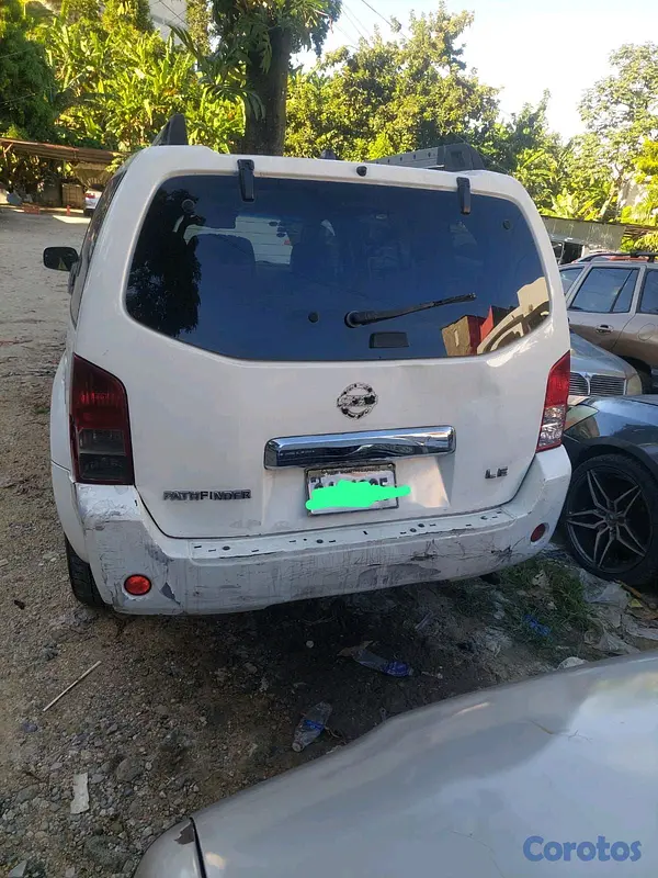 jeepetas y camionetas - Nissan Pathfinder 2006 Blanca 2