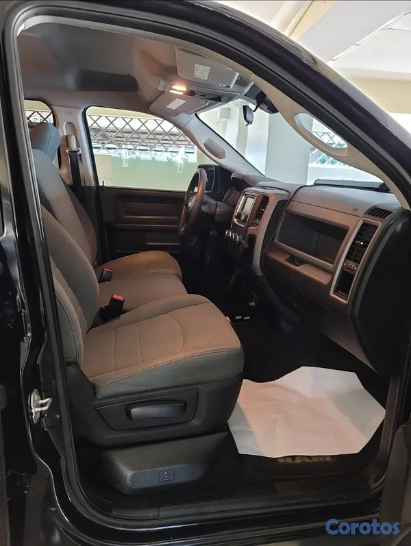 jeepetas y camionetas - Dodge 1500 Ram ST,  2018 Black Express, 4x4 12