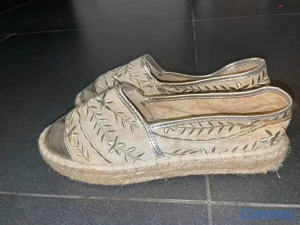 zapatos para mujer - Apargatas cremas con Detalles Dorados 3