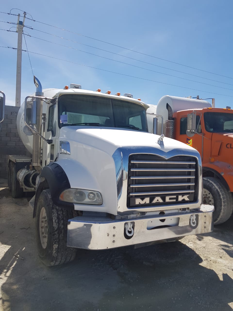 camiones y vehiculos pesados - MACK GU813
