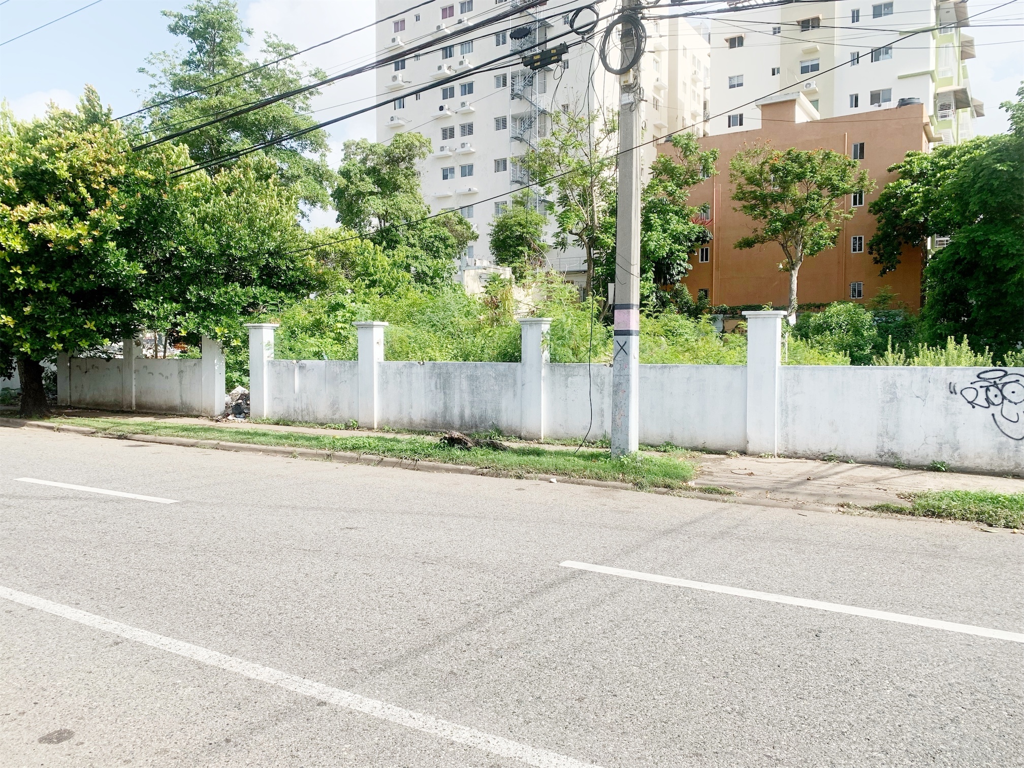 solares y terrenos - Solar comercial o residencial esquinero 2