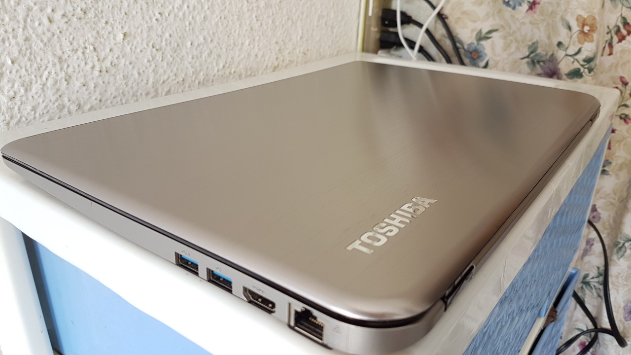 computadoras y laptops - laptop Toshiba 17 Pulg Core i7 Ram 16gb Disco 256gb Solido Nvidea 2gb Dedicada 2