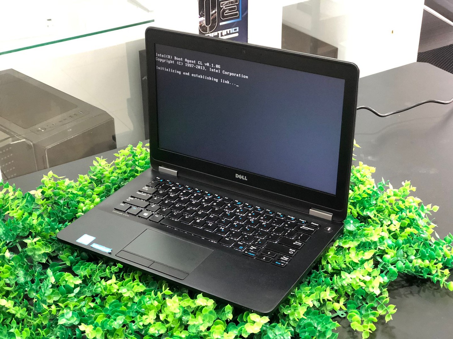 computadoras y laptops - Laptop Dell 13,3 Pulgadas i5 de 6ta Generación, 8GB de Ram y 128GB SSD, Grado A 3