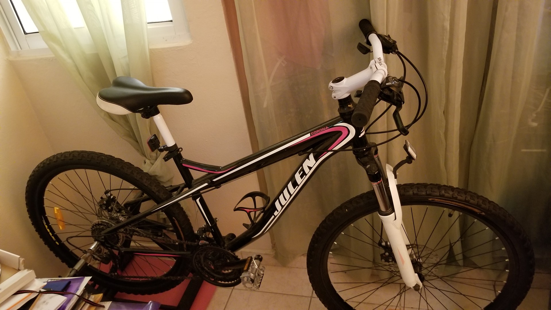 bicicletas y accesorios - Bicicleta marca julen y rolo de bicicleta