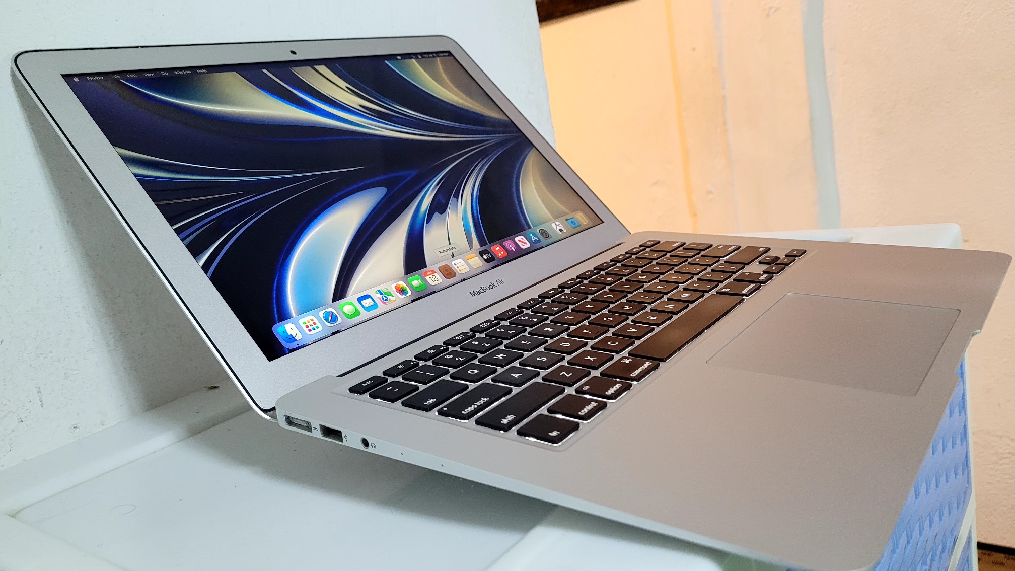 computadoras y laptops - Macbook Air Retina 13.3 Pulg Core i5 Ram 4gb Año 2015 New 1