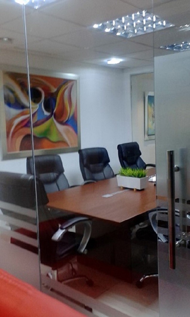 oficinas y locales comerciales - Se vende local en Plaza Central 0