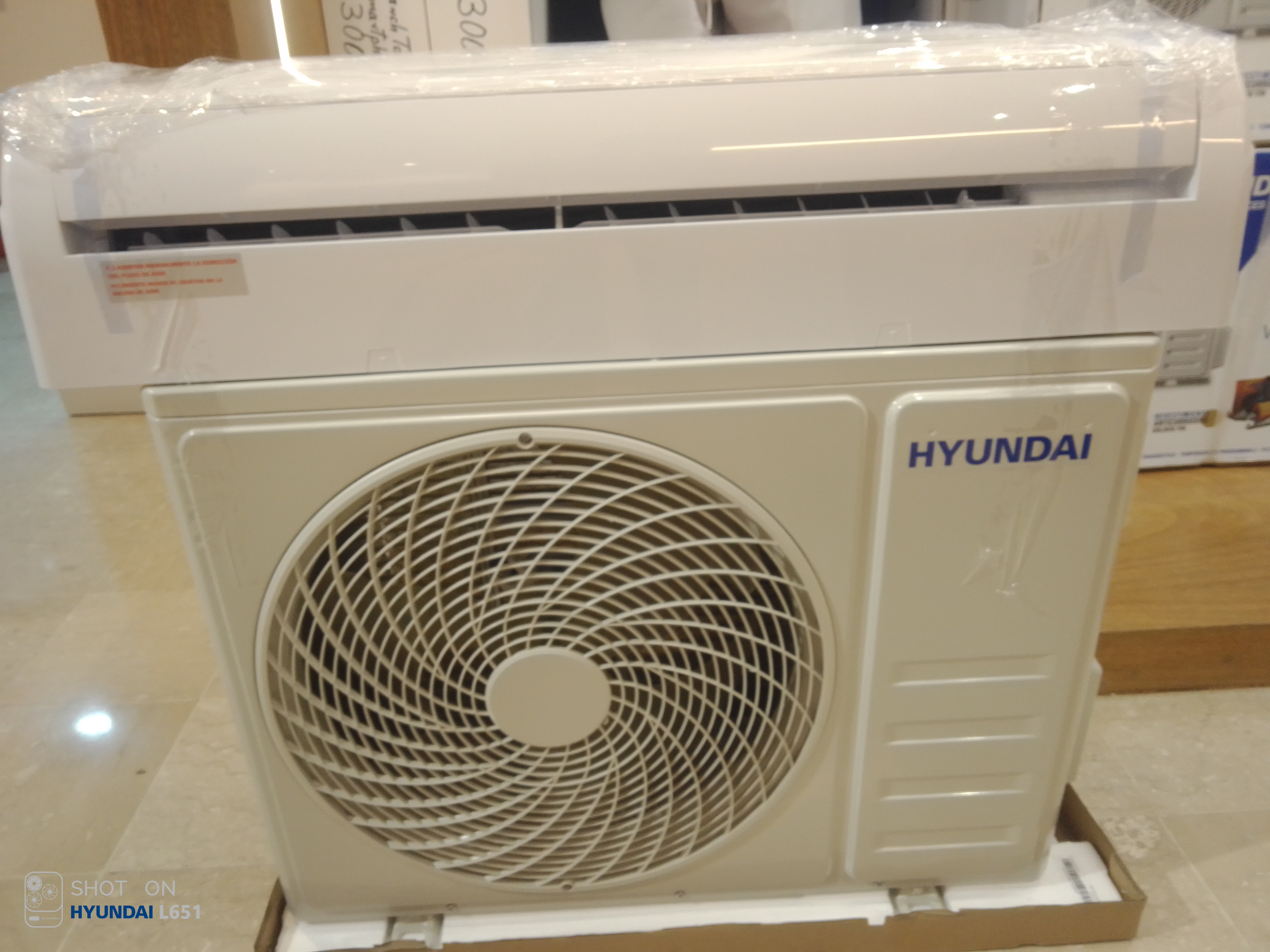 aires acondicionados y abanicos - Aire Hyundai split 12.000/h-220v