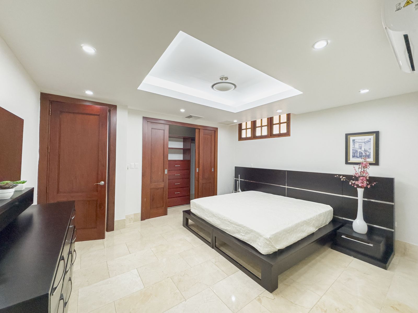 casas - Se Vende Exclusiva Mansion con Piscina, Cerro Alto 9