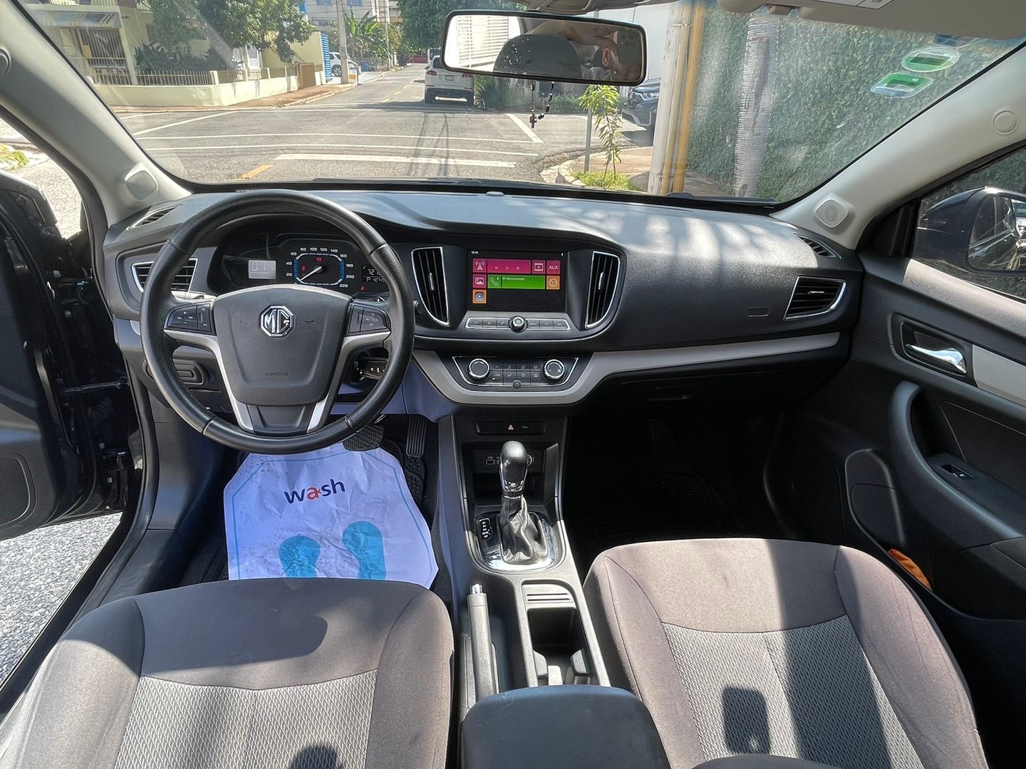 carros - Carro MG 360 - año 2018 - 42,000km 2