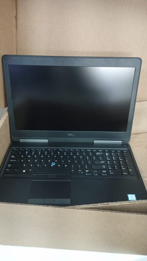 computadoras y laptops - Laptop Dell Precision 7520 15.6 FHD 1