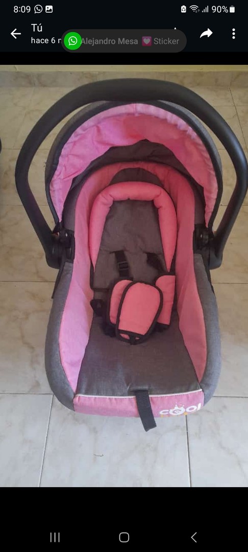 coches y sillas - Vendo hermoso portabebé base rosada para carros y cochesitos.  0