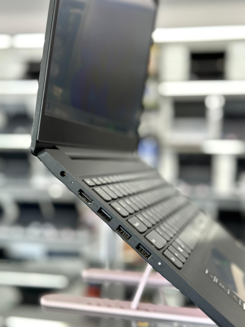 computadoras y laptops - LENOVO RYZEN 3 8RAM 128GB SSD 3