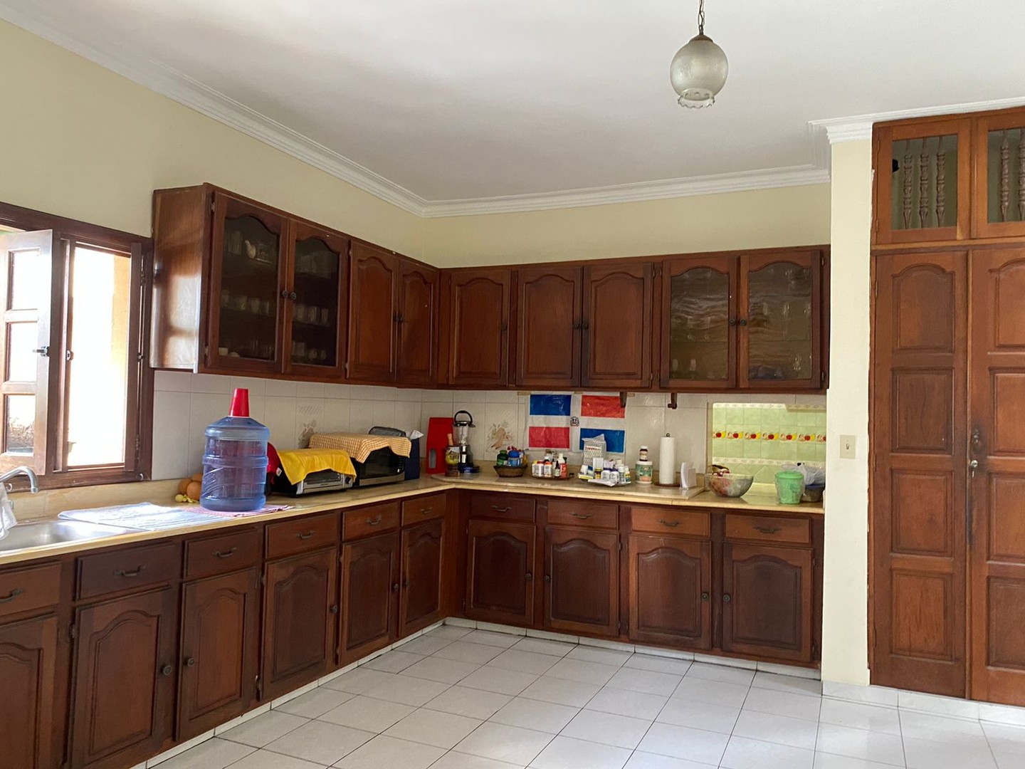 casas - Venta, propiedad de 2 niveles próximo al Malecón Center, Santo Domingo 3