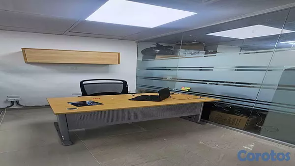 oficinas y locales comerciales - ALQUILO OFICINA AMUEBLADA EN LA AV. ISABEL AGUIAR 6
