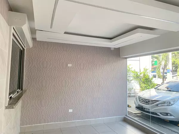 oficinas y locales comerciales - Local con buena visibilidad 4
