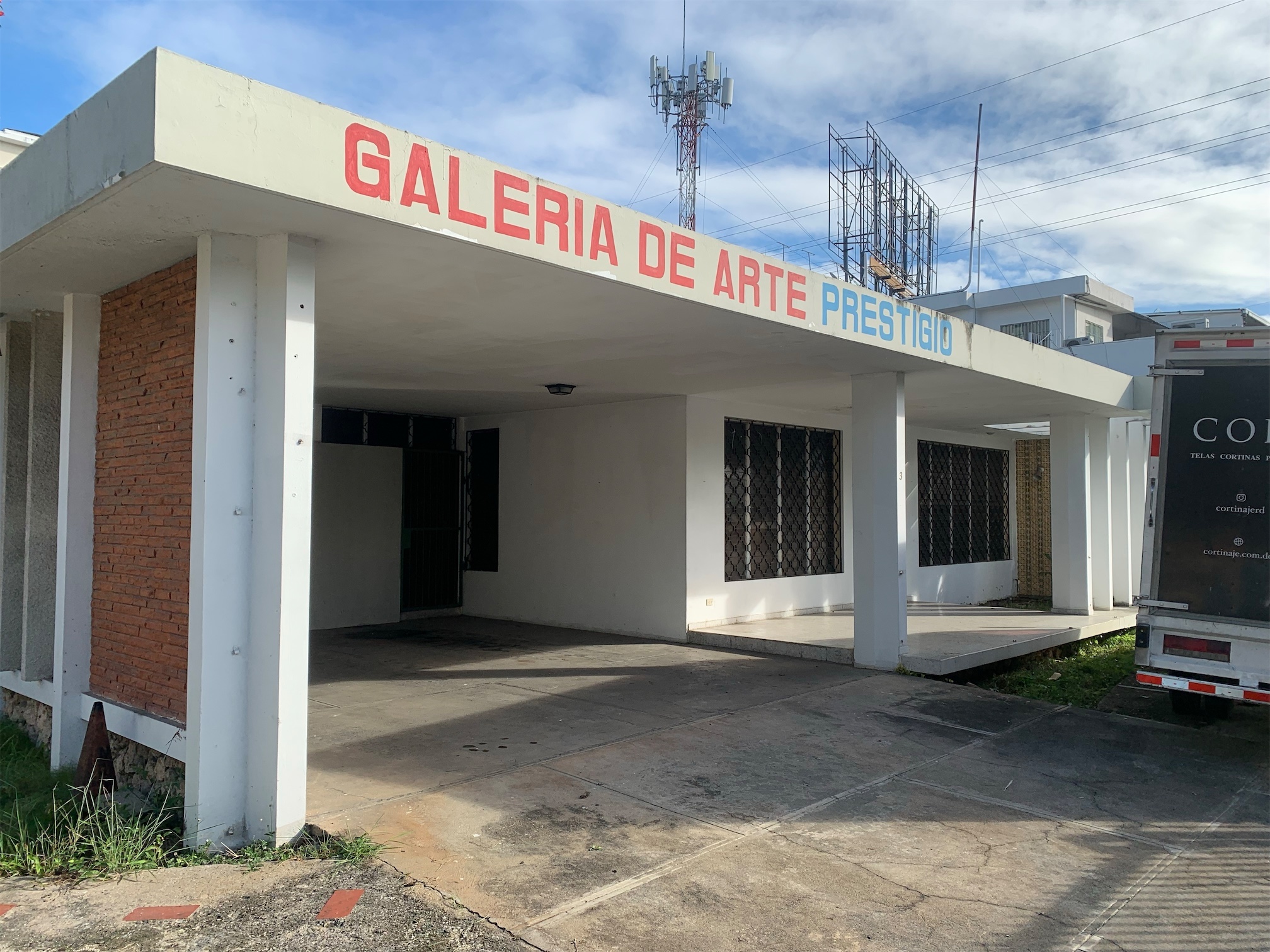oficinas y locales comerciales - Local esquinero en Naco 2
