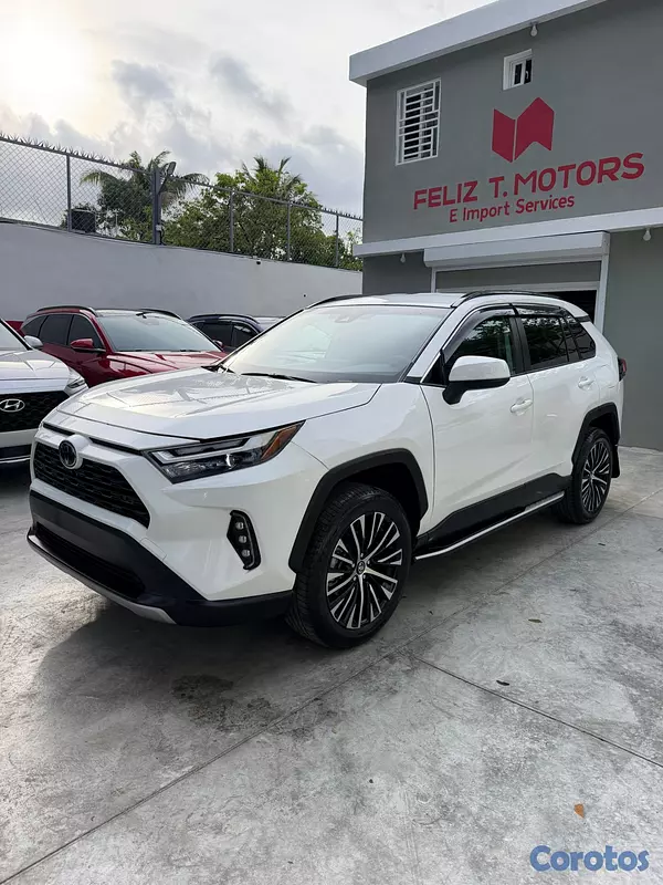 jeepetas y camionetas - Toyota RAV4 LE PLUS 2023 3