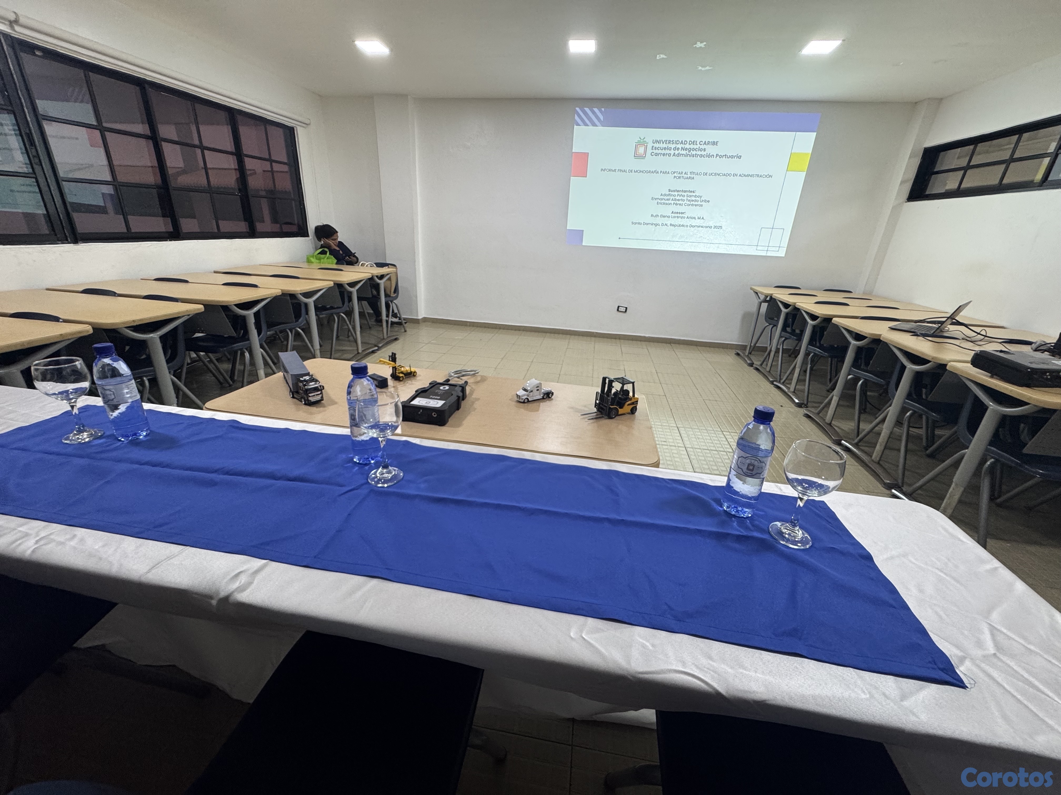 otros electronicos - Proyector, pantalla, bocina, micrófonos para taller o eventos en alquiler 1