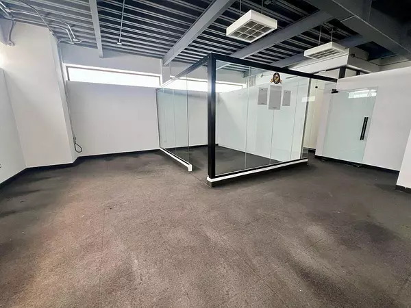 oficinas y locales comerciales - 🔵Alquilo Local 255 mts  2do piso en Paraiso  8