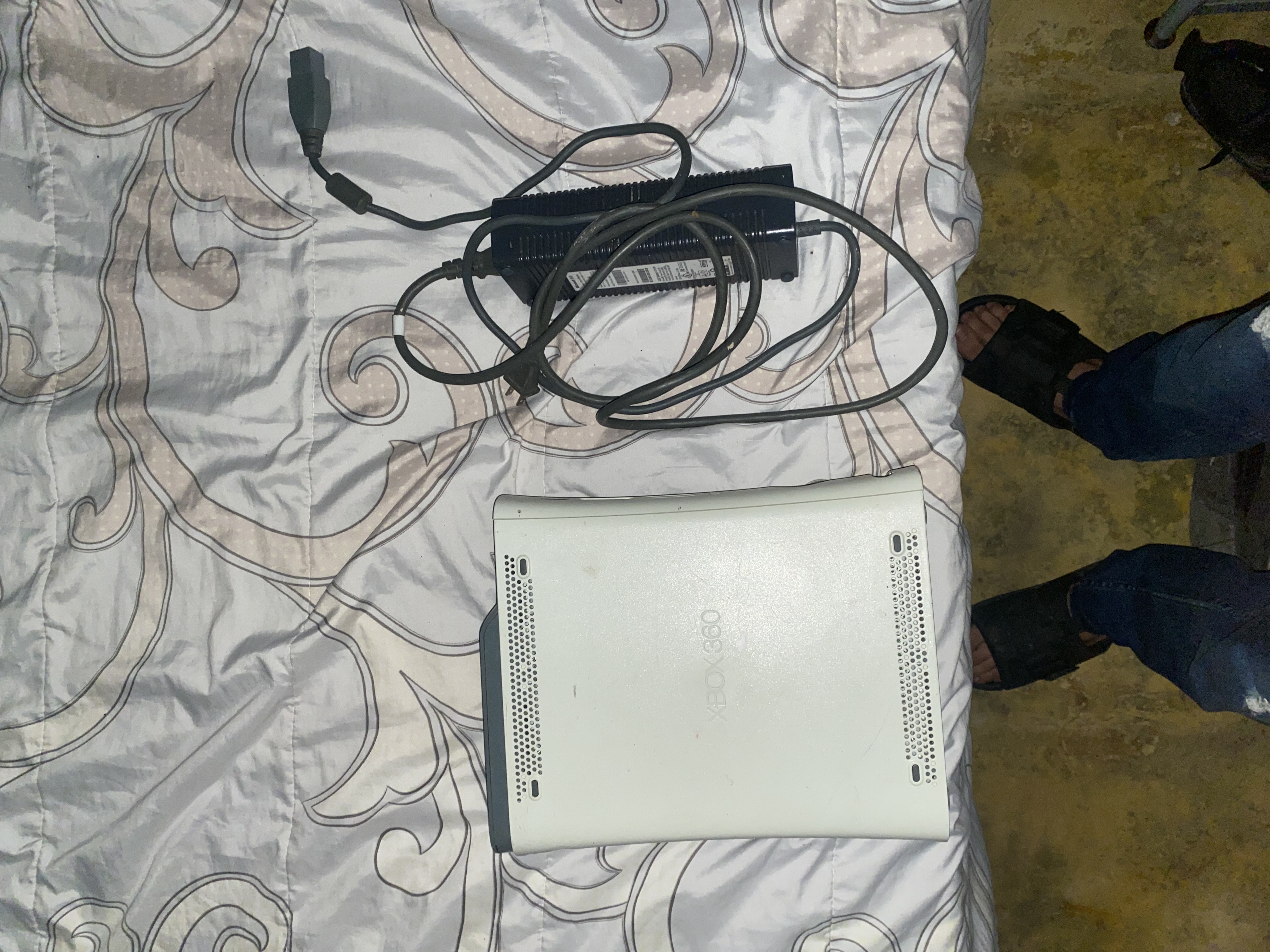 consolas y videojuegos - vendo Xbox 360 funciona perfectamente  0