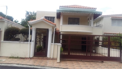 casas - Venta de casa con amplio patio en la avenida independencia Distrito Nacional