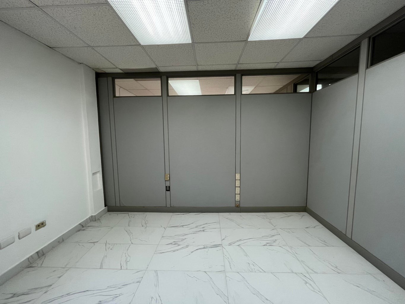 oficinas y locales comerciales - Espacioso y cómodo local para oficina. 1
