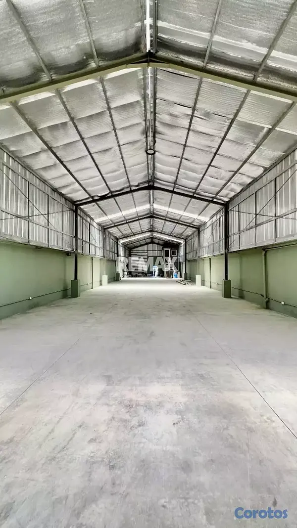 oficinas y locales comerciales - Nave industrial de 500mt2 en alquiler en Ensanche  5