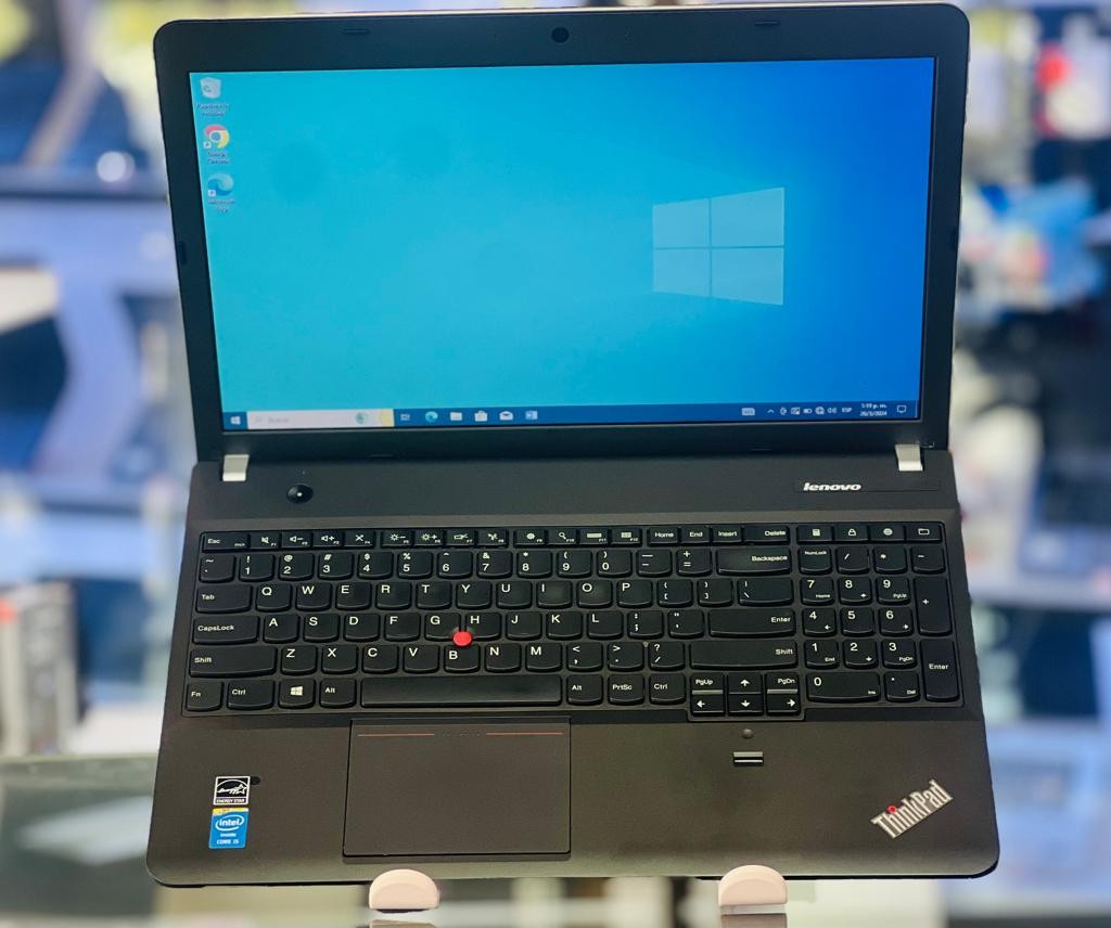 computadoras y laptops - Laptop Lenovo thinkpad E540 core i5 4gen 2.50GHz 8GB Ram 128 GB SSD  3