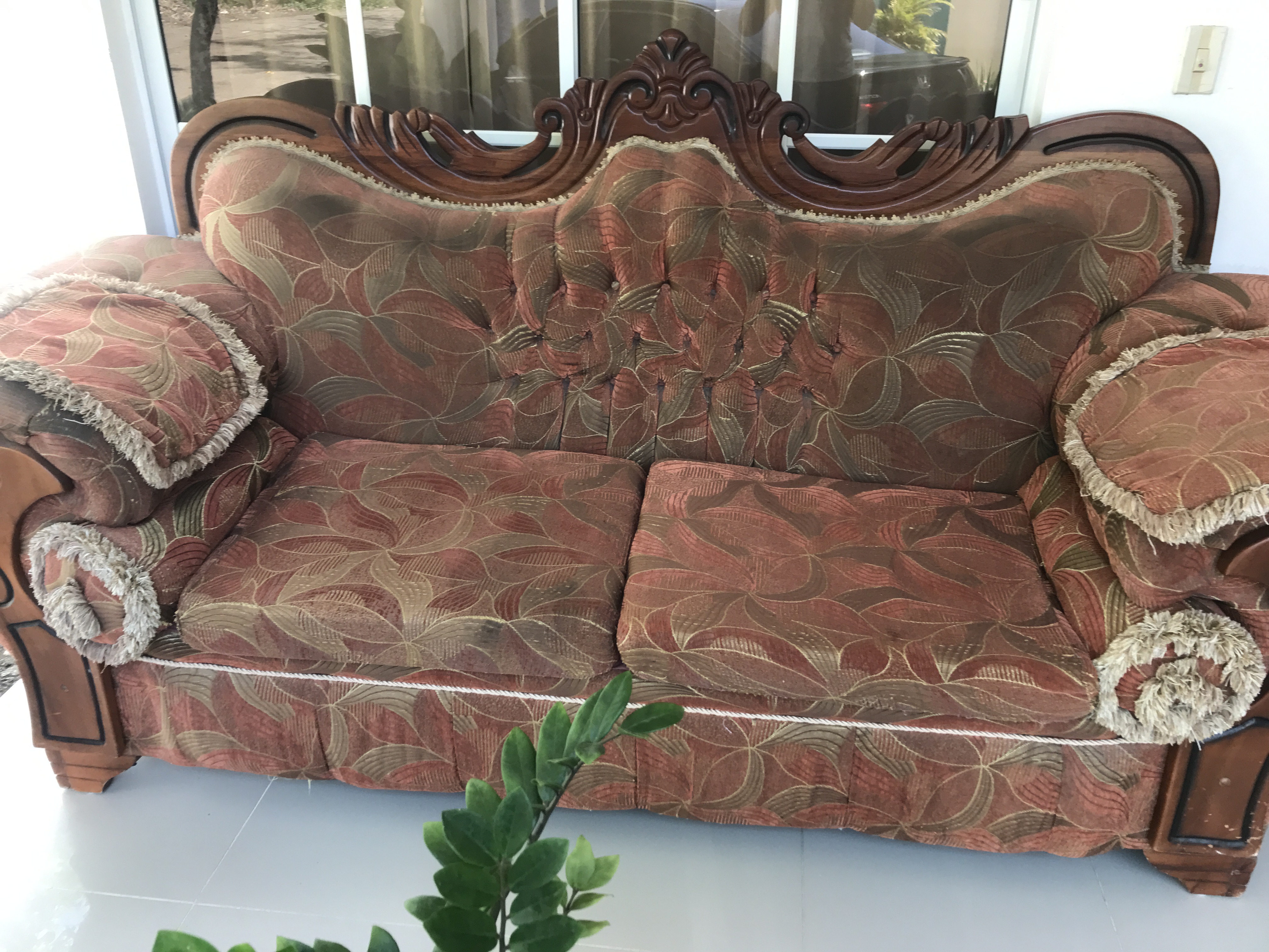 muebles y colchones - Sofá en caoba