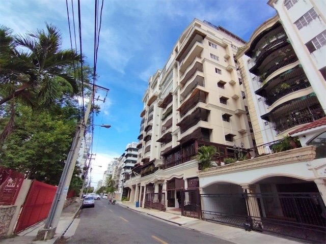 apartamentos - Venta de penthouse de 4 niveles con 622mts en la urbanización real  1