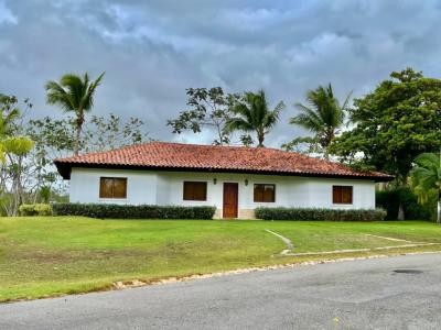 casas vacacionales y villas - Villa Preciosa de 4 Habitaciones en Golf Cottage con Vista al Hoyo 9