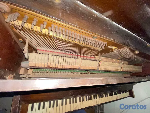 instrumentos musicales - Piano y pulpito  6