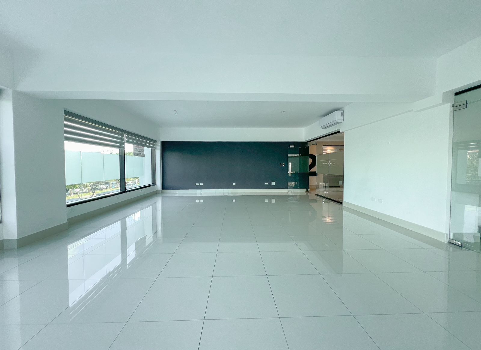 oficinas y locales comerciales - Mirador Sur, Local En Venta En Torre Empresarial 0