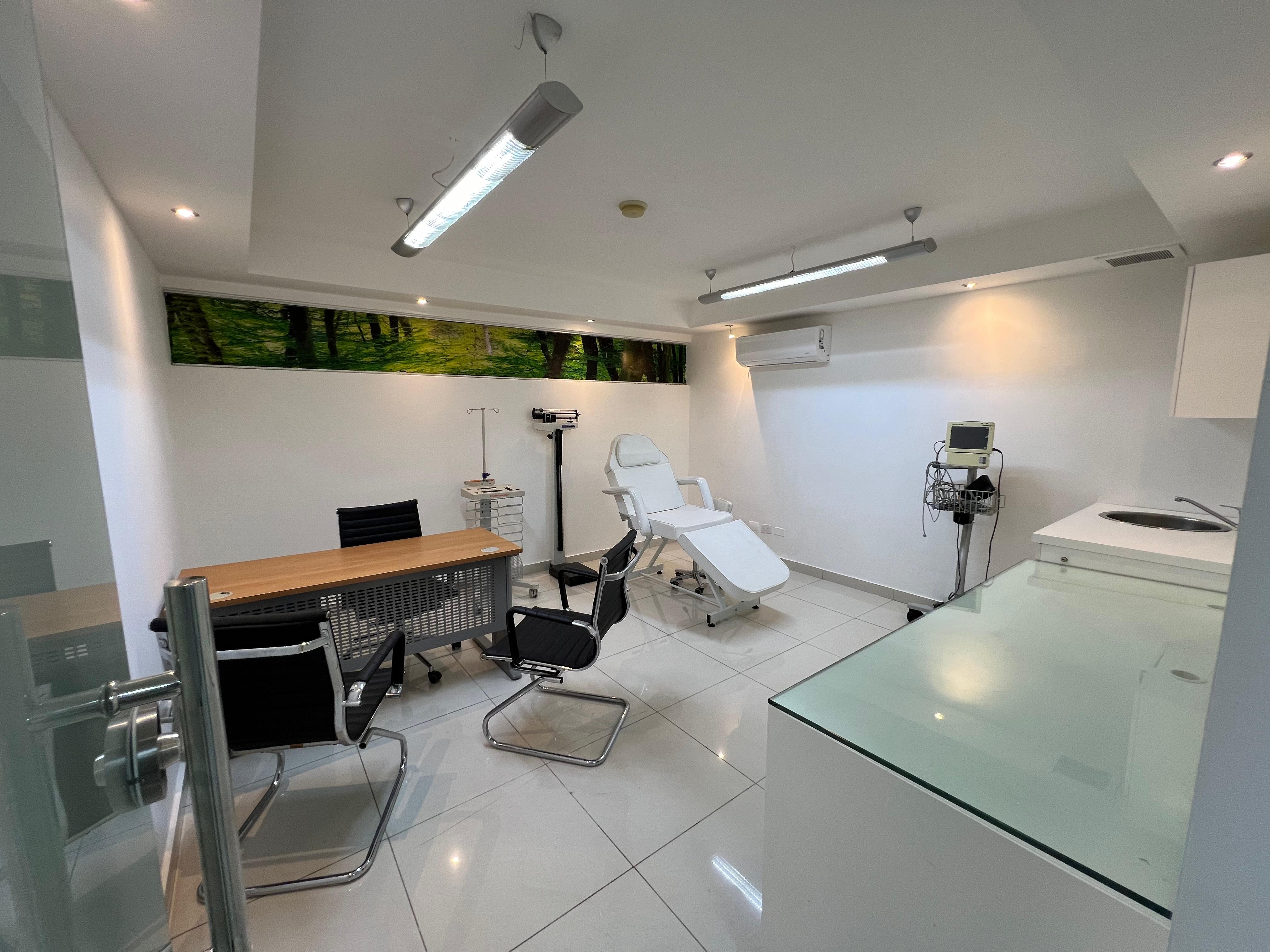 oficinas y locales comerciales - ALQUILEREN NACO IDEAL PARA CONSULTORIOS O OFICINA 