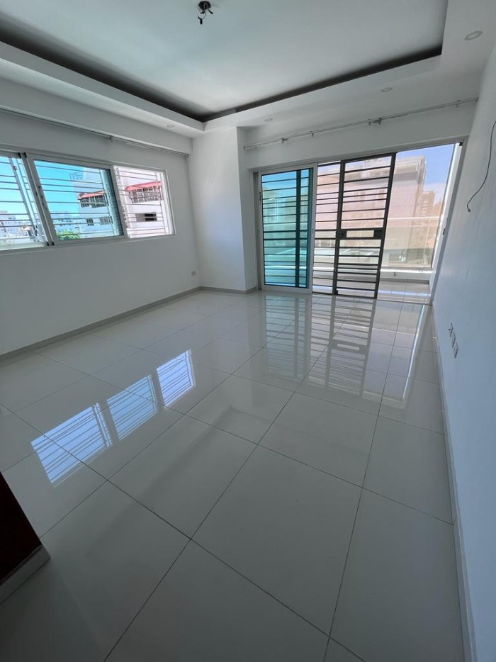 apartamentos - Alquilo en Evaristo Morales a 3 cuadras de acrópolis  center, piso alto  4